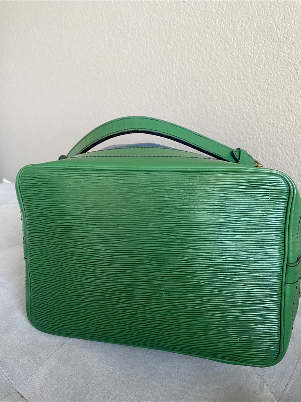 Louis Vuitton Blue and Green Epi Leather Drawstring Shoulder Bag - Picture 2 of 11